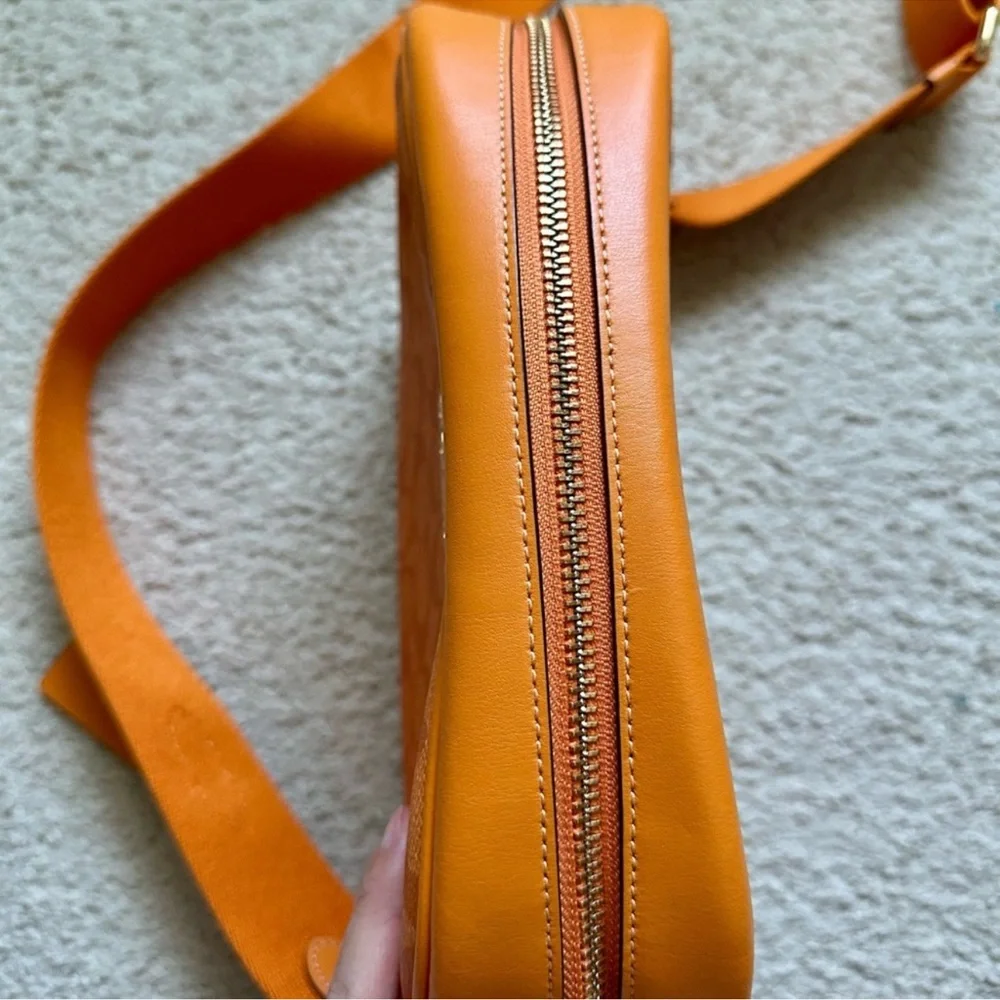 Coach Orange Crossbody Bag with Adjustable Strap and Monogram Pattern - Picture 4 of 7